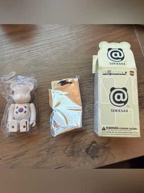BE@RBRICK Series 44 100% Flag South Korea sealed figure Medicom